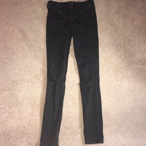 hollister black ripped knee jeans